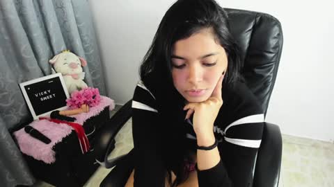 Snapshot of _vicky_sweet chatting on December 7, 5:59 am Vicky online show from December 7, 5:59 am