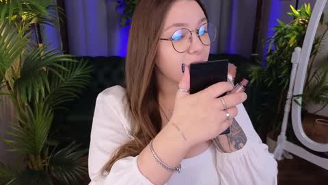 Wendy online show from December 14, 1:49 pm