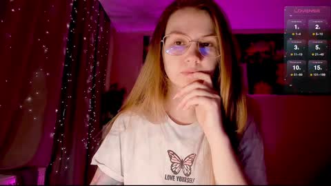 Snapshot of _witch__ chatting on March 4, 7:19 am Enni online show from March 4, 7:19 am