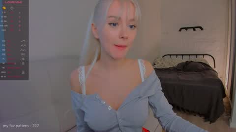 Snapshot of _your_tessa chatting on December 20, 11:00 am Tessa -  online show from December 20, 11:00 am