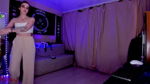 Roxy online show from December 19, 7:51 am