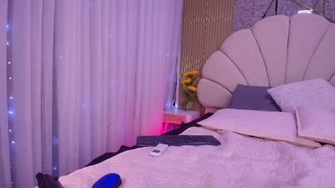 Aisha online show from April 29, 5:30 pm