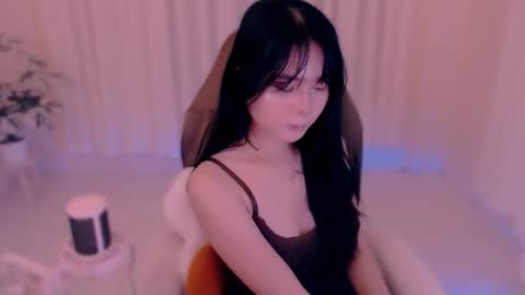 a_yinn online show from November 5, 6:13 pm