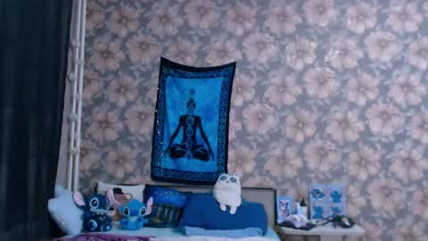 Snapshot of aalicebubble chatting on October 1, 8:36 pm Alice online show from October 1, 8:36 pm