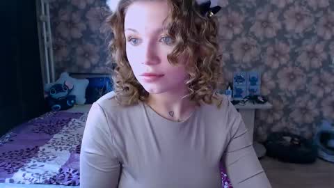 Snapshot of aalicebubble chatting on October 6, 9:48 am Alice online show from October 6, 9:48 am