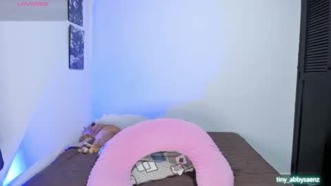 Snapshot of abby_saenz01 chatting on September 19, 7:02 pm Abby Saenz online show from September 19, 7:02 pm