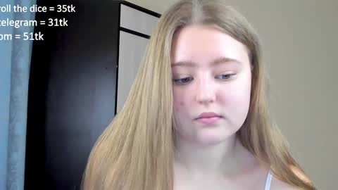 Snapshot of abbywyte chatting on December 8, 12:08 pm Abby    Stream at Sat  Sun  Mon  Fri online show from December 8, 12:08 pm