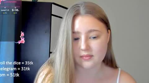 Snapshot of abbywyte chatting on February 24, 1:30 pm Abby    Stream at Sat  Sun  Mon  Fri online show from February 24, 1:30 pm