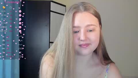 Snapshot of abbywyte chatting on March 3, 1:26 pm Abby    Stream at Sat  Sun  Mon  Fri online show from March 3, 1:26 pm
