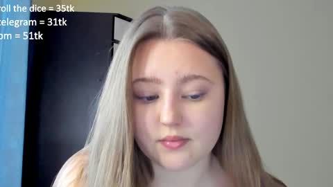Snapshot of abbywyte chatting on January 11, 11:12 am Abby    Stream at Sat  Sun  Mon  Fri online show from January 11, 11:12 am