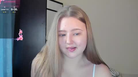 Snapshot of abbywyte chatting on March 8, 1:12 pm Abby    Stream at Sat  Sun  Mon  Fri online show from March 8, 1:12 pm