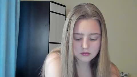 Snapshot of abbywyte chatting on March 9, 2:54 pm Abby    Stream at Sat  Sun  Mon  Fri online show from March 9, 2:54 pm