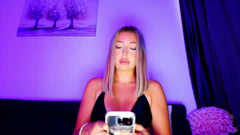 abella_soleill online show from July 31, 6:14 am