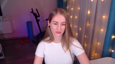 Snapshot of abigail_flex chatting on January 31, 3:11 pm Anna online show from January 31, 3:11 pm