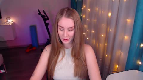 Snapshot of abigail_flex chatting on January 19, 5:18 pm Anna online show from January 19, 5:18 pm
