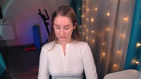 Snapshot of abigail_flex chatting on February 9, 8:24 pm Anna online show from February 9, 8:24 pm