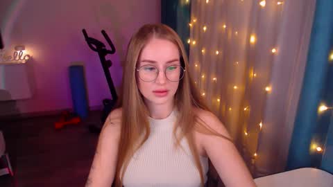 Snapshot of abigail_flex chatting on January 18, 6:10 pm Anna online show from January 18, 6:10 pm