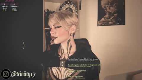 Snapshot of abril__colen chatting on December 10, 4:17 pm April online show from December 10, 4:17 pm