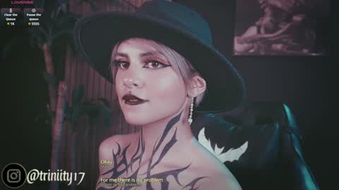 Snapshot of abril__colen chatting on February 7, 4:16 am April online show from February 7, 4:16 am