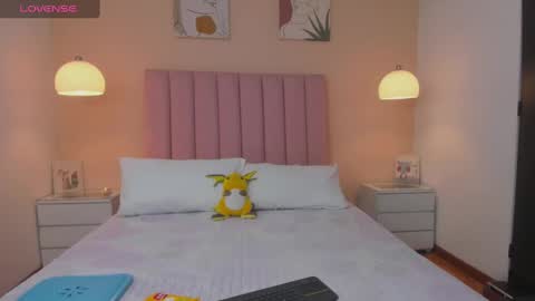 Miss Abril  online show from January 3, 11:25 am