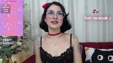 Snapshot of abril_millon chatting on October 7, 2:10 pm Abril MiLlon online show from October 7, 2:10 pm