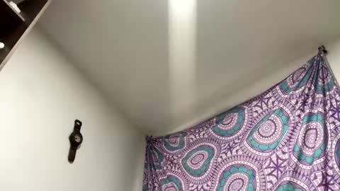 abrilsantosxo online show from June 15, 11:54 am