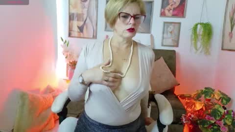 adeellee online show from November 30, 1:59 pm