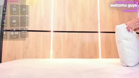 adela chase online show from October 1, 3:00 am