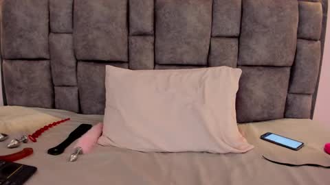 Snapshot of adela_lust chatting on October 17, 5:32 am adela online show from October 17, 5:32 am