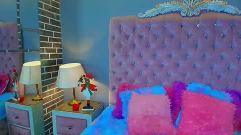 Adelaine online show from December 17, 5:33 am