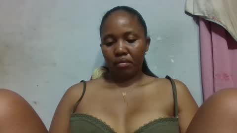 adelealy online show from May 2, 2:37 am