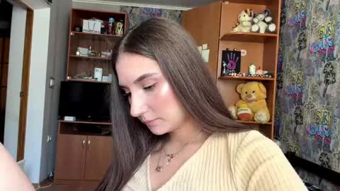 Poly online show from April 25, 1:41 pm