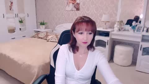 AdeleMoran online show from December 3, 7:00 pm