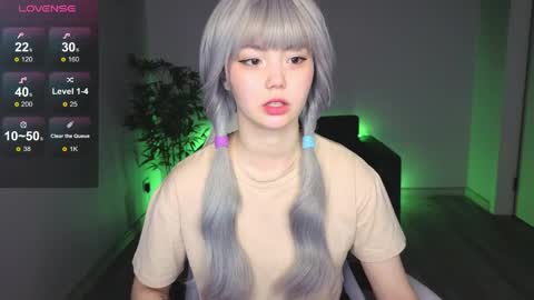 adelina__flower online show from May 1, 2:26 am
