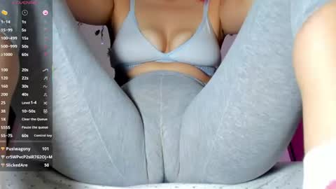 adelinaconte1 online show from June 11, 12:32 am