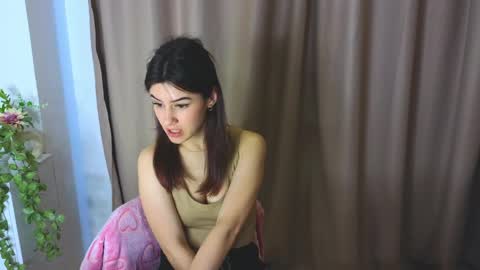 Adellyy online show from May 3, 12:30 pm