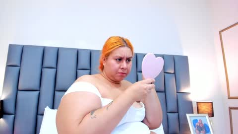 Snapshot of adreeaperez1 chatting on December 31, 12:25 pm ANDREA PEREZ online show from December 31, 12:25 pm