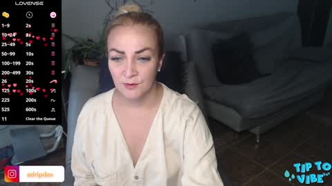 Snapshot of adrianapdes chatting on January 25, 12:19 pm Adriana Paredes online show from January 25, 12:19 pm