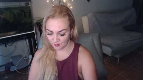 Snapshot of adrianapdes chatting on January 29, 11:41 am Adriana Paredes online show from January 29, 11:41 am