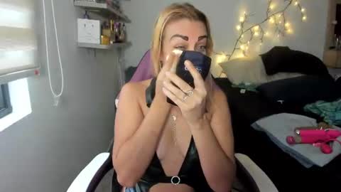 Adriana Paredes  online show from August 4, 12:44 pm