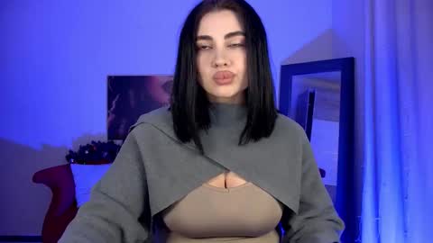 AdrianaTores online show from December 1, 7:05 pm