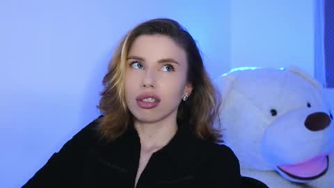 Aelia online show from March 7, 6:59 pm