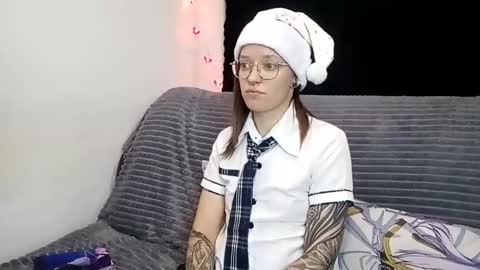 Snapshot of aelita_night chatting on December 24, 2:54 pm aelita_night online show from December 24, 2:54 pm
