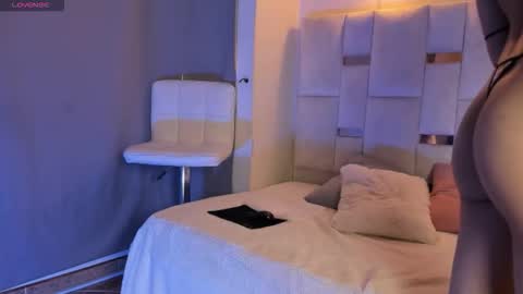 Snapshot of aelithescarlata chatting on October 10, 2:33 pm aelithescarlata online show from October 10, 2:33 pm