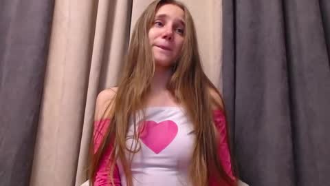 Snapshot of afeliya_shy chatting on October 3, 12:16 am afeliya_shy online show from October 3, 12:16 am