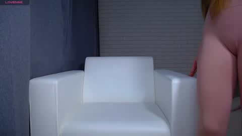 Snapshot of afeliya_shy chatting on February 6, 1:38 am afeliya_shy online show from February 6, 1:38 am