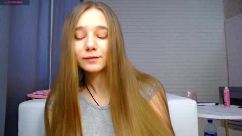 Snapshot of afeliya_shy chatting on February 7, 1:11 pm afeliya_shy online show from February 7, 1:11 pm