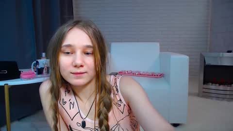 Snapshot of afeliya_shy chatting on February 1, 10:44 pm afeliya_shy online show from February 1, 10:44 pm