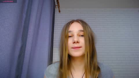Snapshot of afeliya_shy chatting on February 6, 11:42 am afeliya_shy online show from February 6, 11:42 am