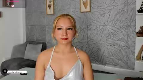 Agatadelphine online show from June 27, 1:17 pm